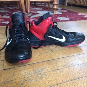 NIKE BASKETBALL SNEAKERS